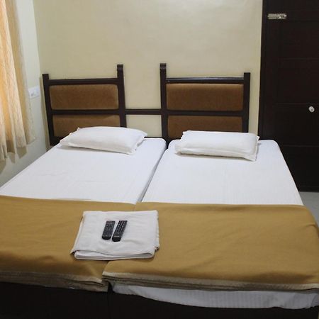 טריואנדרום Anna Hotel מראה חיצוני תמונה