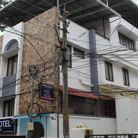 טריואנדרום Anna Hotel מראה חיצוני תמונה