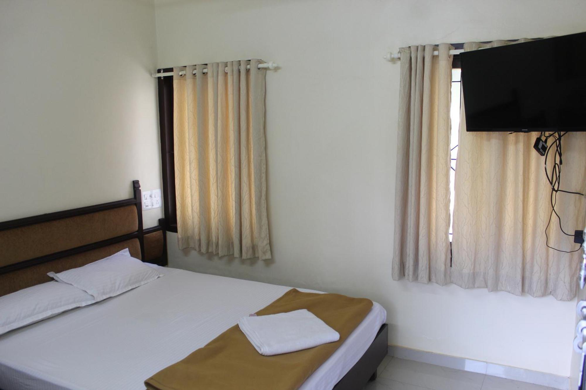 טריואנדרום Anna Hotel מראה חיצוני תמונה