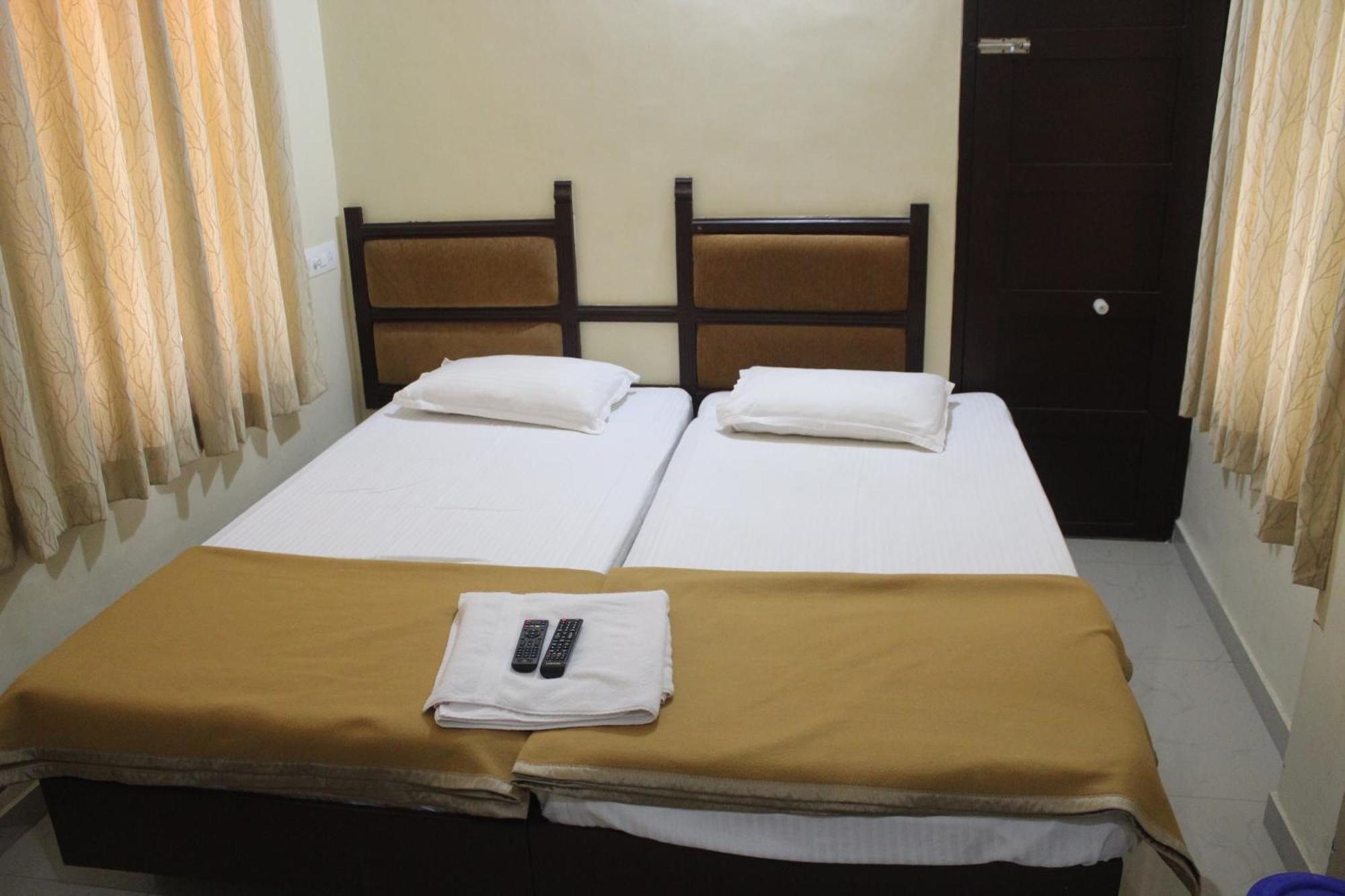 טריואנדרום Anna Hotel מראה חיצוני תמונה