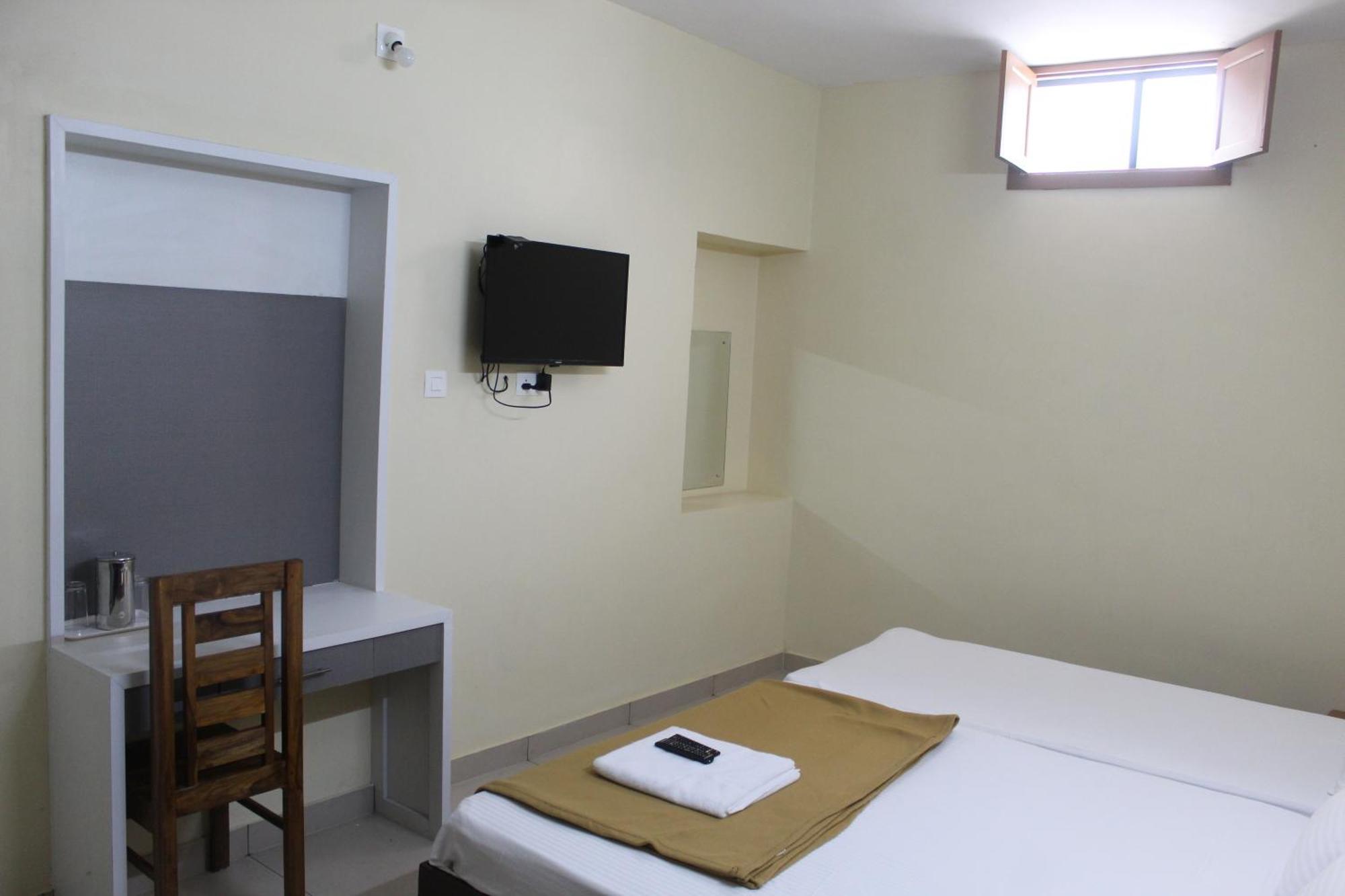 טריואנדרום Anna Hotel מראה חיצוני תמונה