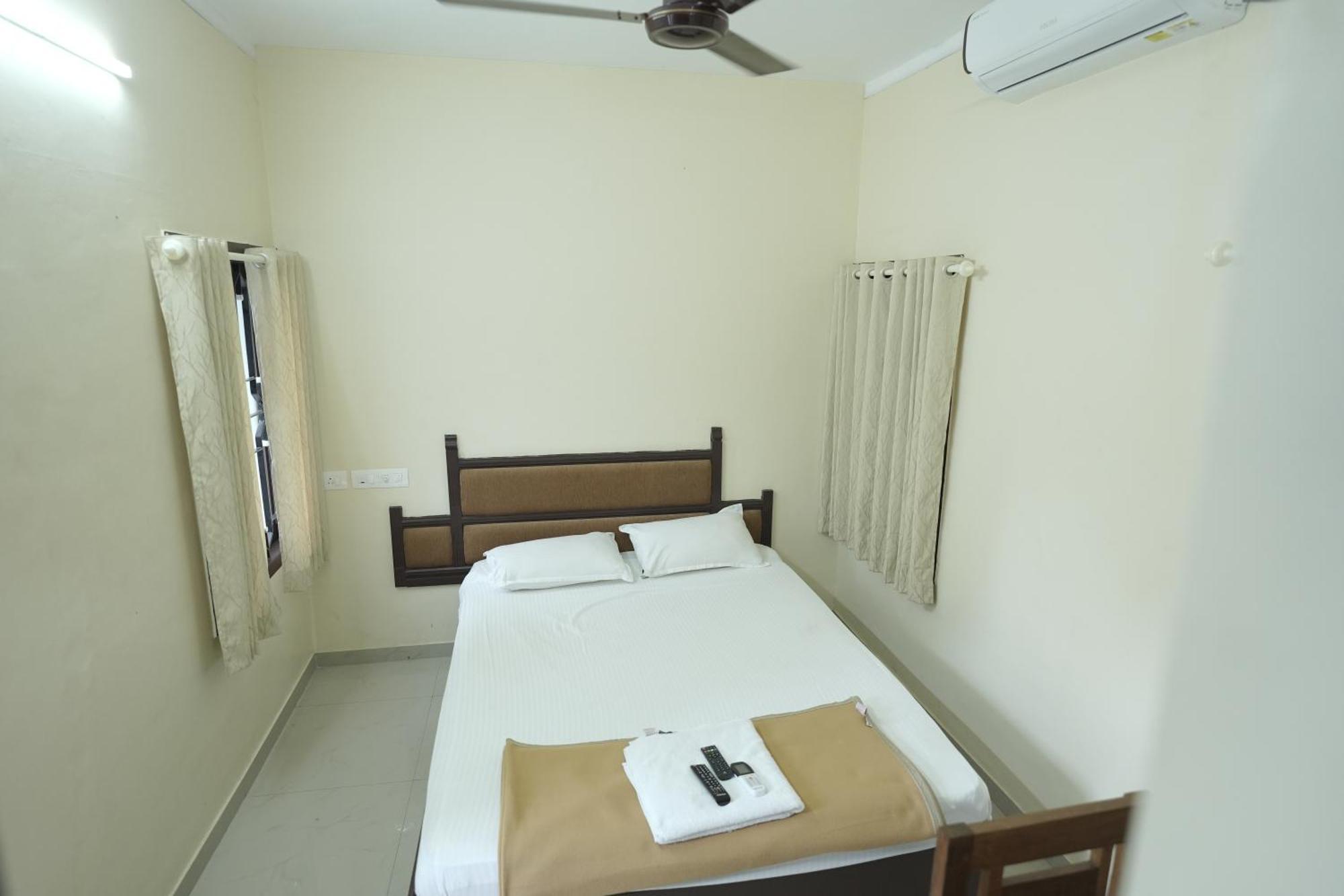 טריואנדרום Anna Hotel מראה חיצוני תמונה